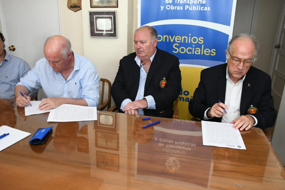 Firma de convenio social con Yacht Club Uruguayo