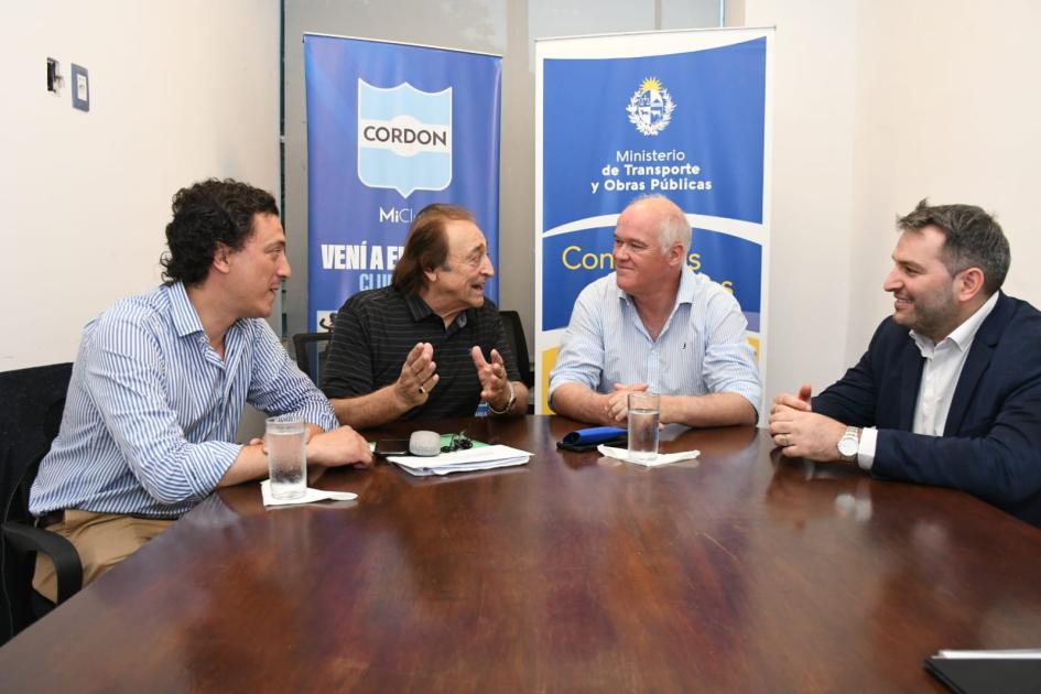 Firma de convenio social con Club Atlético Cordón Firma de convenio social con Club Atlético Cordón