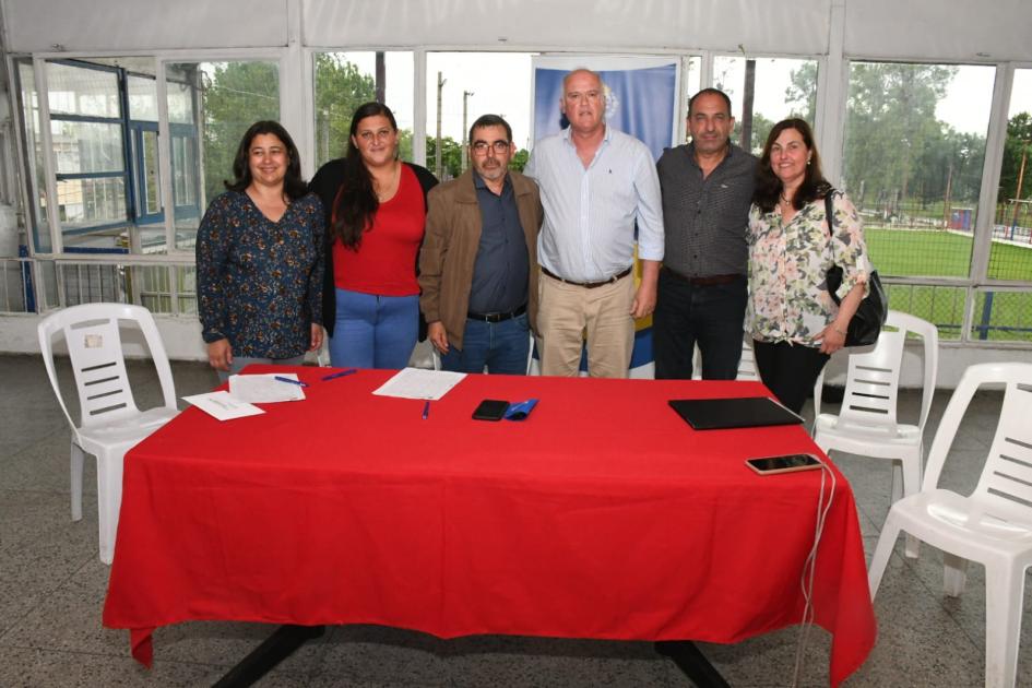 Firma de convenio social en Club Ombú Juniors Firma de convenio social en Club Ombú Juniors