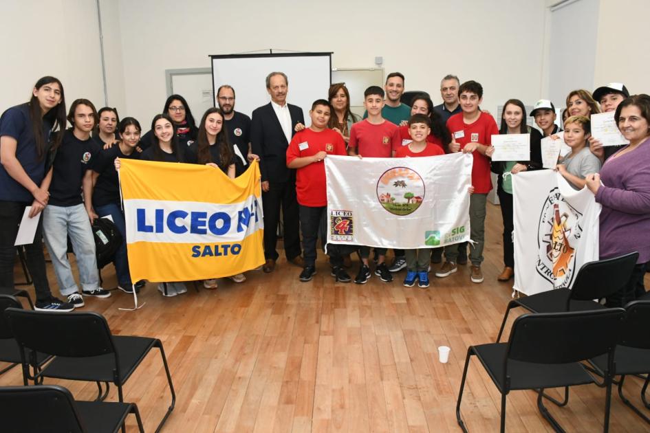 Tecnologías Geoespaciales en la educación: Premiación del 6to. Curso-Concurso gvSIG Batoví