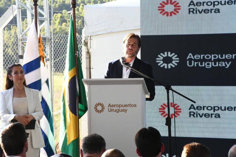 Inaugurado el primer aeropuerto binacional de América Latina en Rivera Inaugurado el primer aeropuerto binacional de América Latina en Rivera
