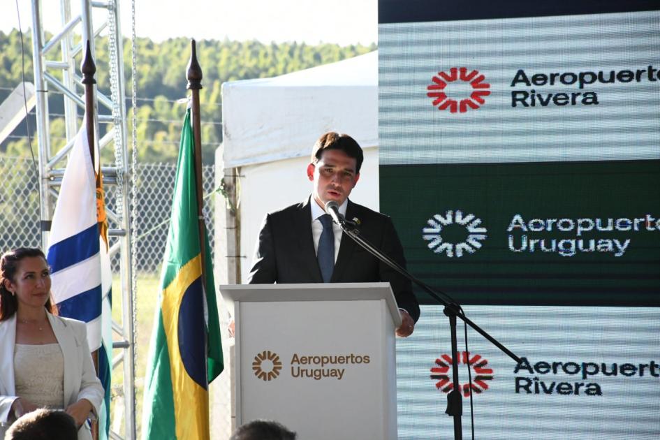 Inaugurado el primer aeropuerto binacional de América Latina en Rivera