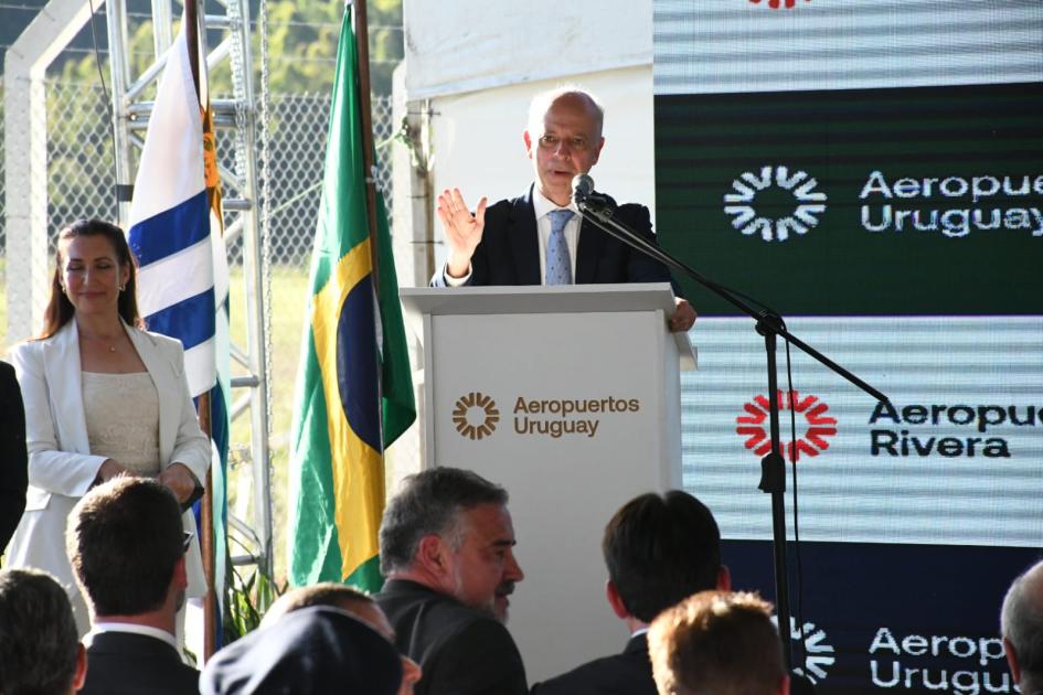 Inaugurado el primer aeropuerto binacional de América Latina en Rivera