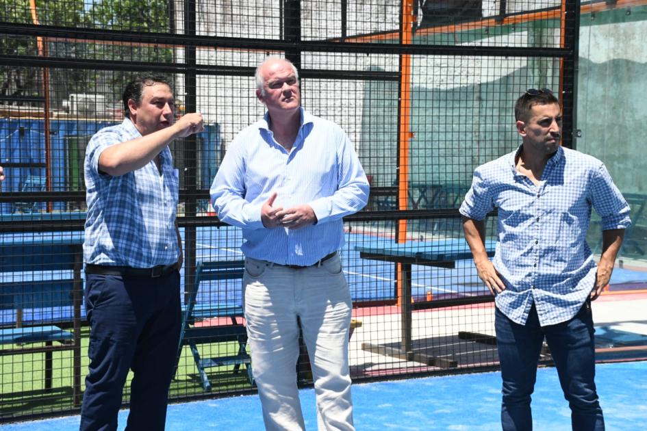 Firma de convenio social en el Club Oriental de Football de Paso de los Toros Firma de convenio social en el Club Oriental de Football de Paso de los Toros