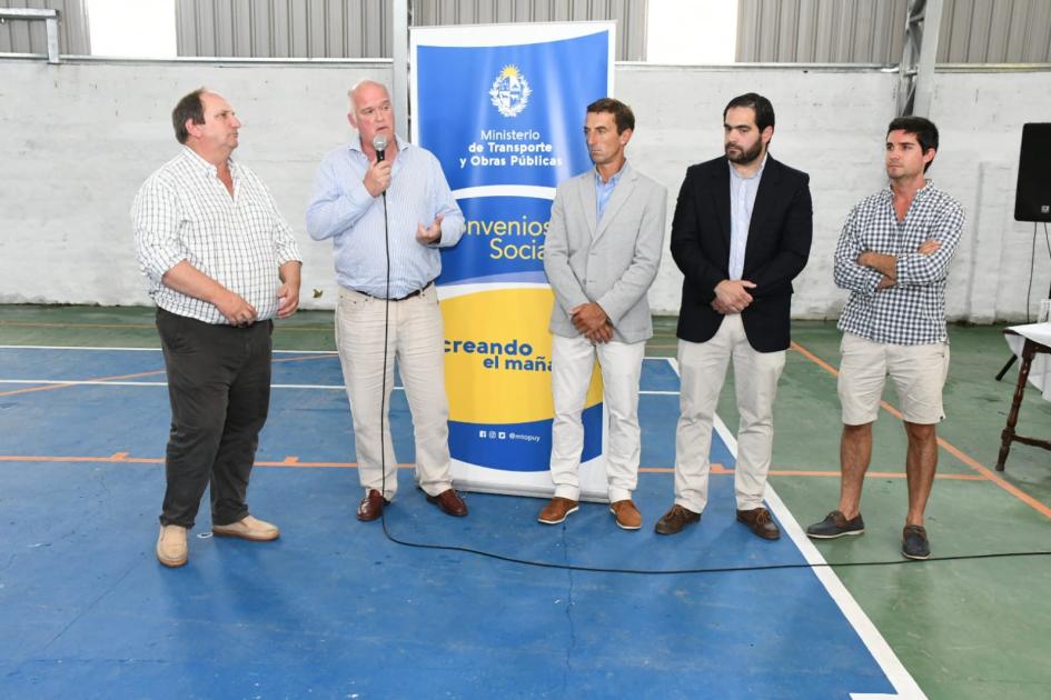 Inauguración de obras en Club Sarandí en Sarandí del Yi