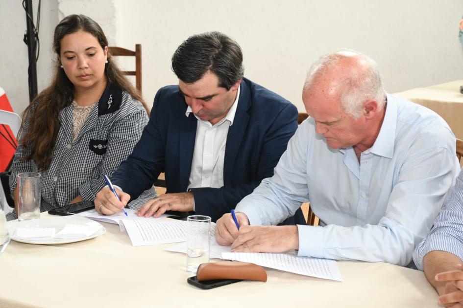 Firma de convenio social en Colegio San José, en San Jacinto Firma de convenio social en Colegio San José, en San Jacinto
