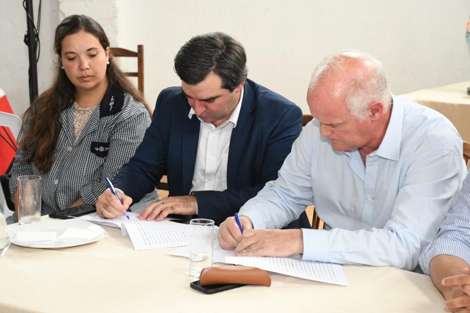 Firma de convenio social en Colegio San José, en San Jacinto