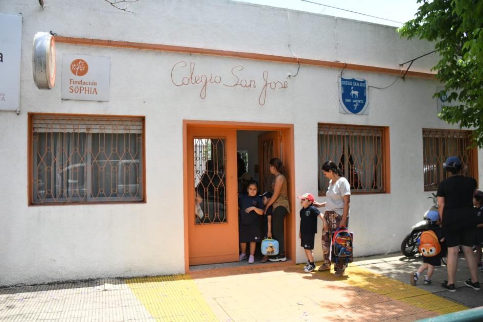 Firma de convenio social en Colegio San José, en San Jacinto
