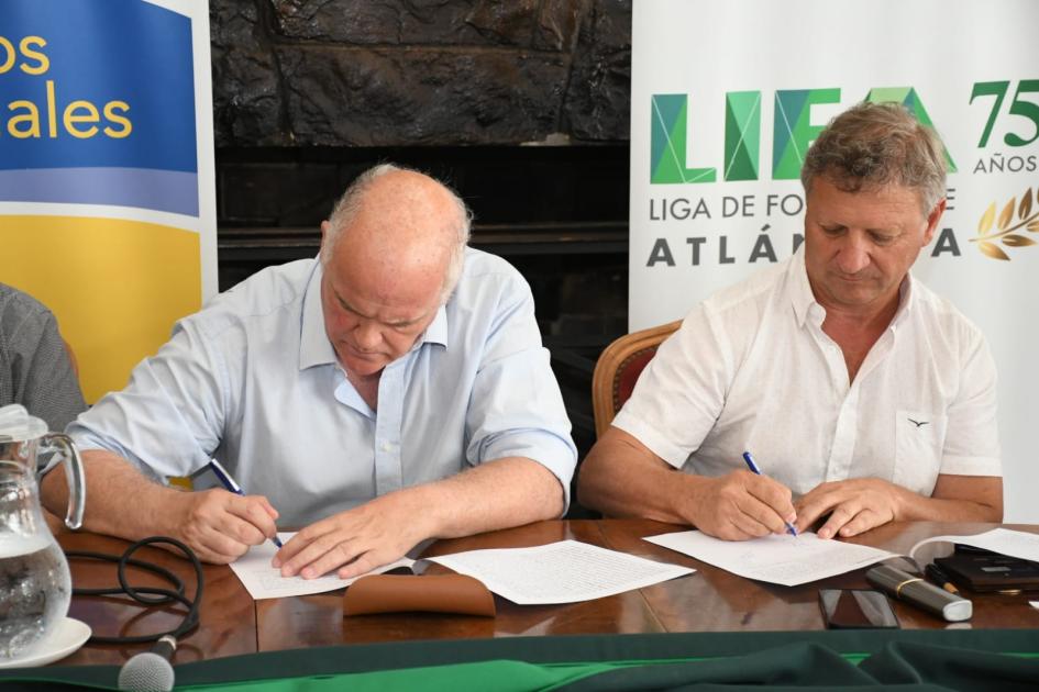 Firma de convenio social con LIFA Firma de convenio social con LIFA