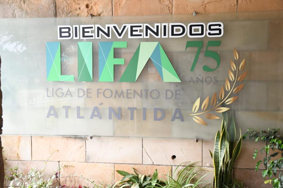 Firma de convenio social con LIFA Firma de convenio social con LIFA