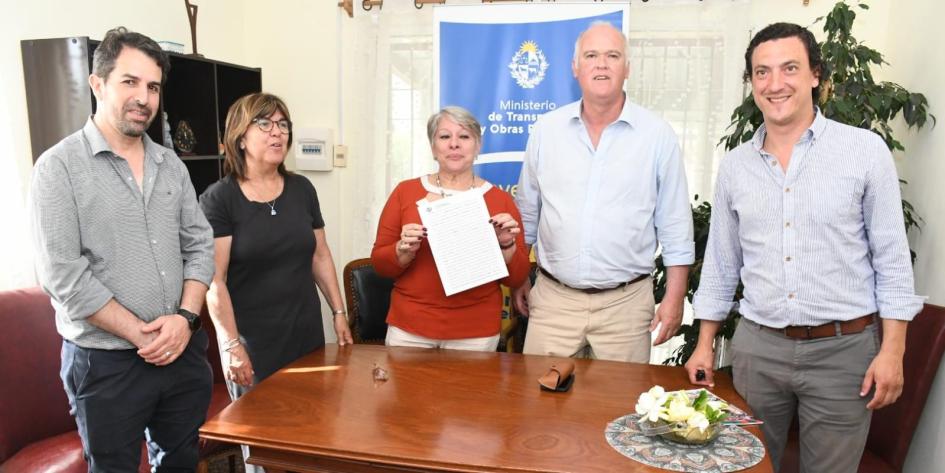 Firma de convenio social con la Asoc. de Jubilados y Pensionistas de El Pinar Firma de convenio social con la Asoc. de Jubilados y Pensionistas de El Pinar
