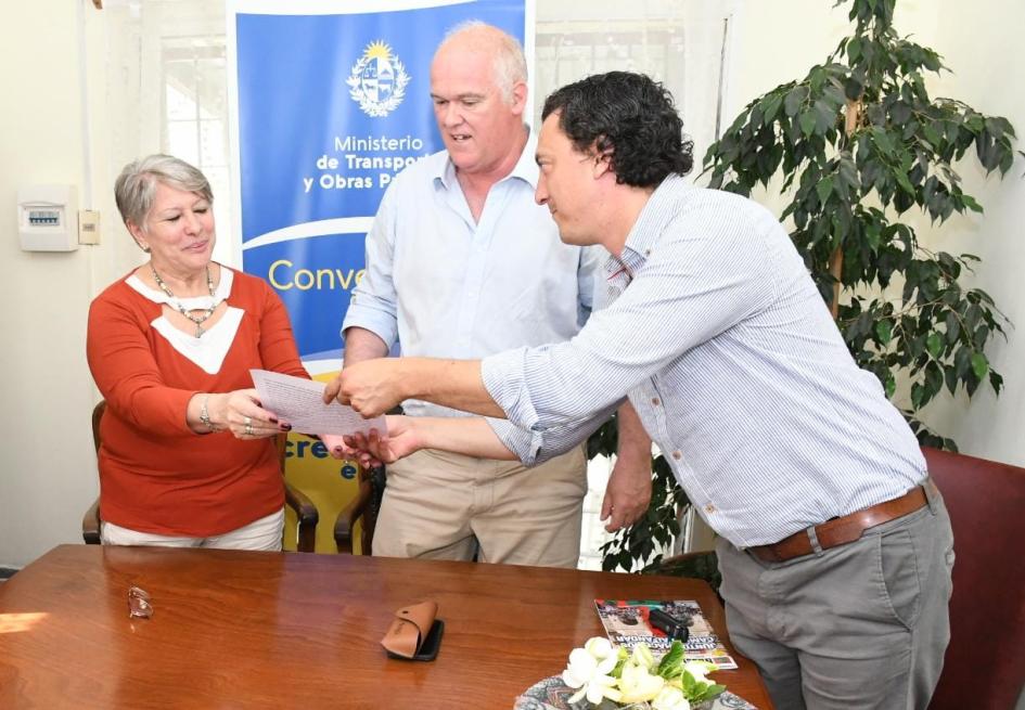 Firma de convenio social con la Asoc. de Jubilados y Pensionistas de El Pinar Firma de convenio social con la Asoc. de Jubilados y Pensionistas de El Pinar
