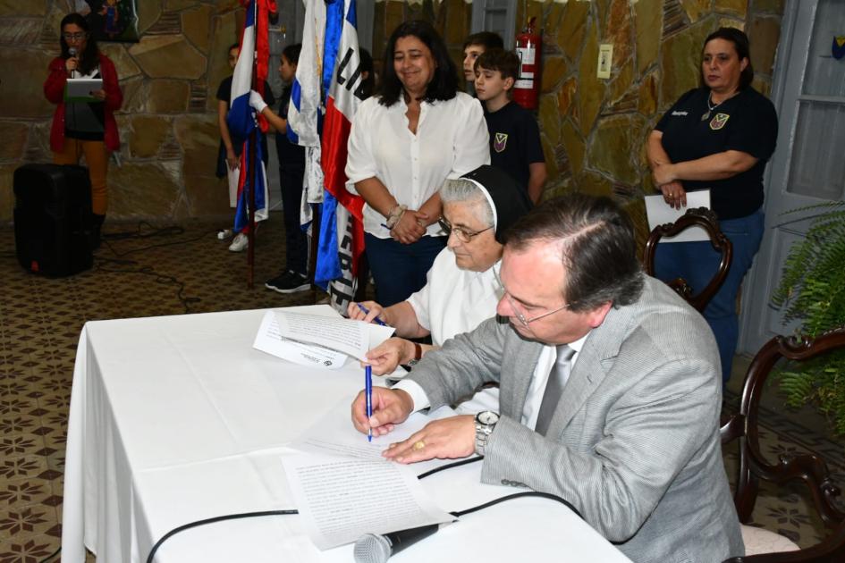 Firma de convenio social con Colegio Inmaculada Concepción