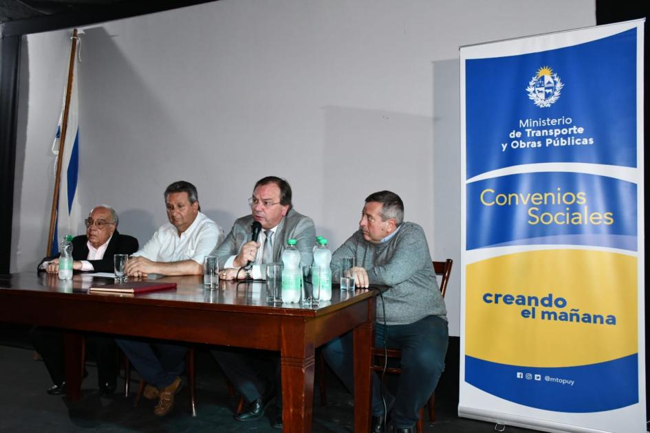 Firma de convenio social con el Club 23 de Marzo Firma de convenio social con el Club 23 de Marzo