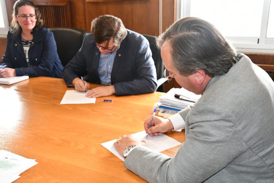 Firma convenio social entre MTOP y Fundación Podestá Firma convenio social entre MTOP y Fundación Podestá