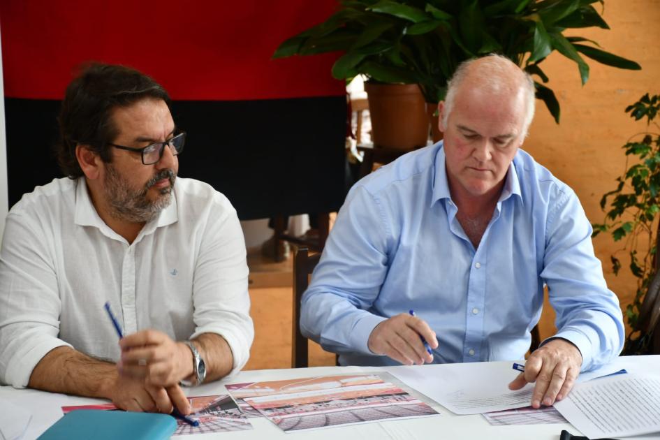  Firma de convenio social en Club Anastasia de Fray Bentos