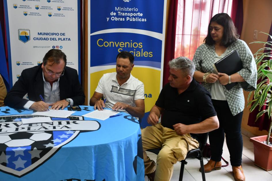 Firma de convenio social con el Club Porvenir Firma de convenio social con el Club Porvenir