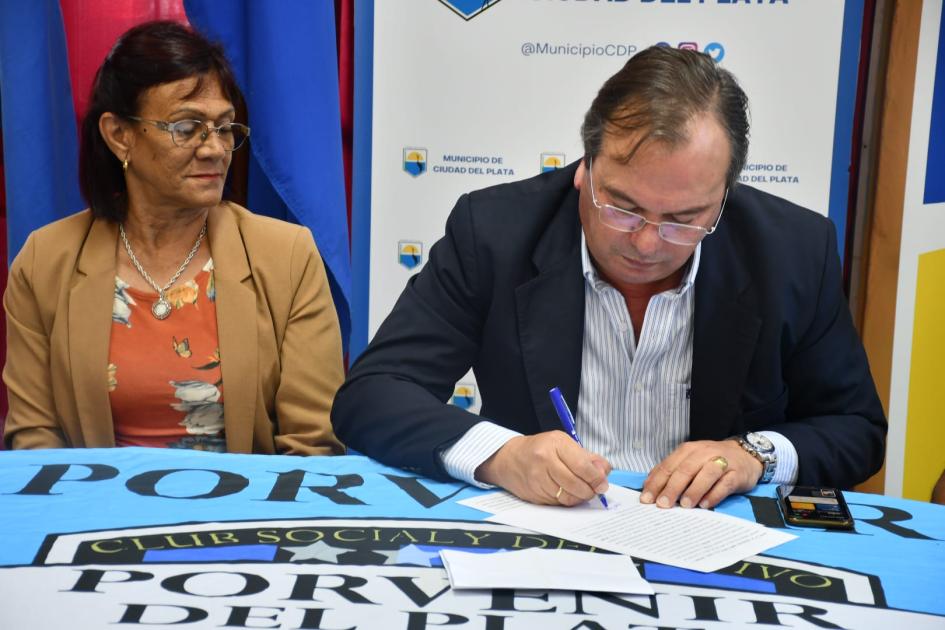 Firma de convenio social con el Club Porvenir