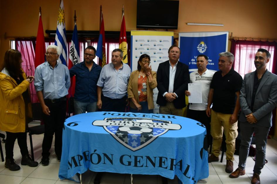 Firma de convenio social con el Club Porvenir