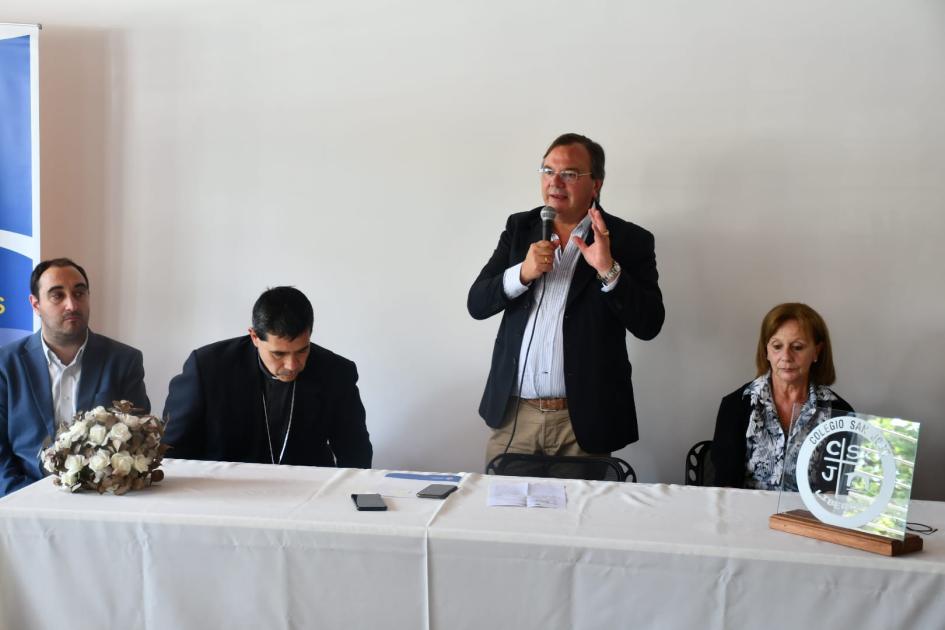 Firma de convenio social con el Colegio San José Firma de convenio social con el Colegio San José