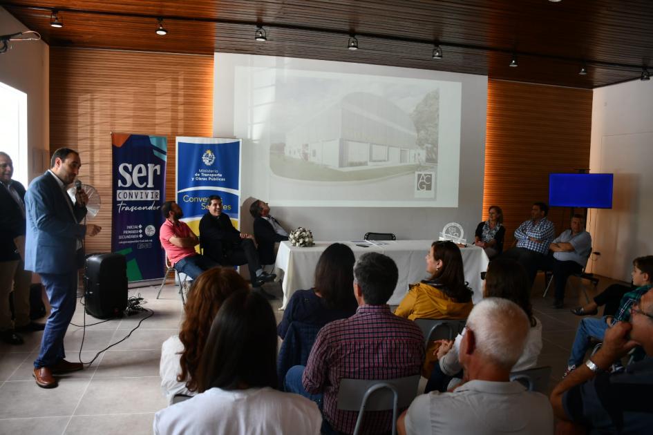 Firma de convenio social con el Colegio San José