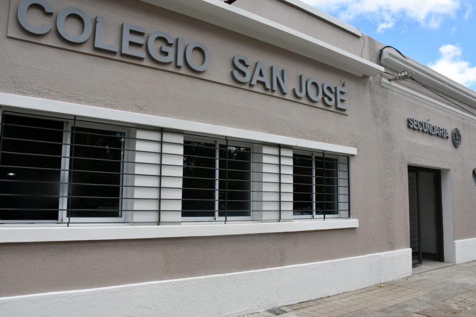 Firma de convenio social con el Colegio San José Firma de convenio social con el Colegio San José