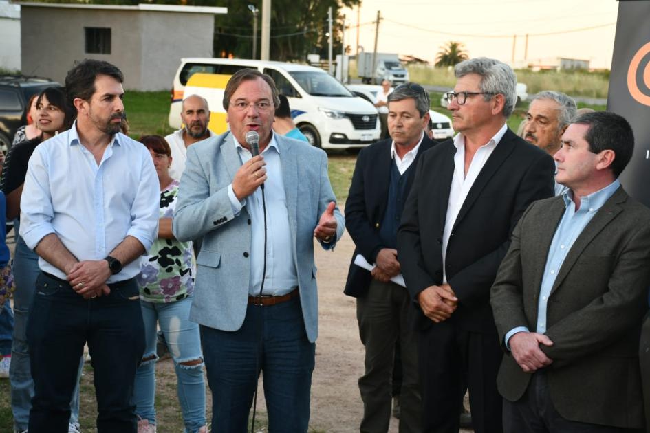 Inauguración de luminarias en Canelones