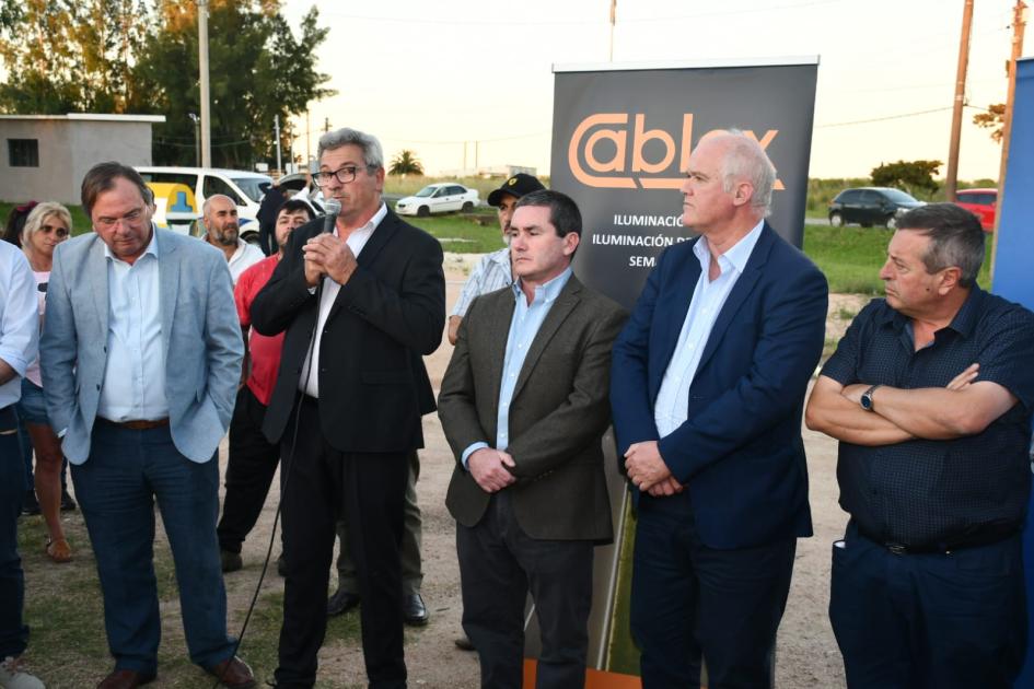 Inauguración de luminarias en Canelones