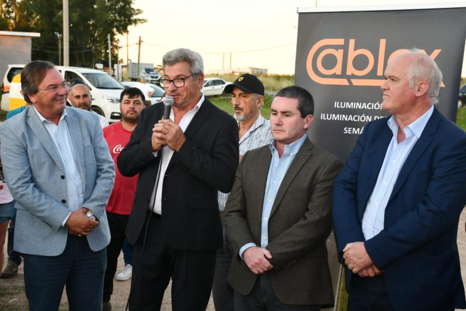 Inauguración de luminarias en Canelones