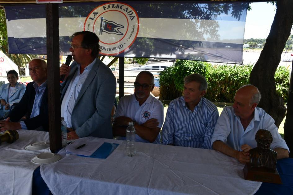 Firma de comodato con Club La Estacada Firma de comodato con Club La Estacada