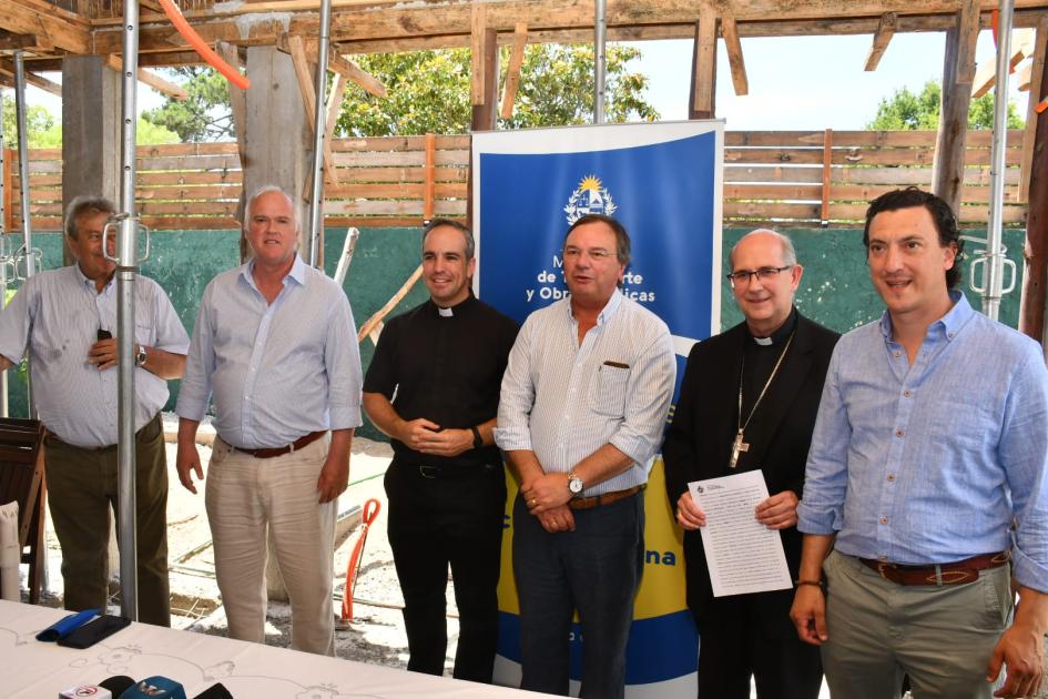 Firma de convenio social con la Diócesis de Maldonado en el Santuario de la Divina Misericordia Firma de convenio social con la Diócesis de Maldonado en el Santuario de la Divina Misericordia