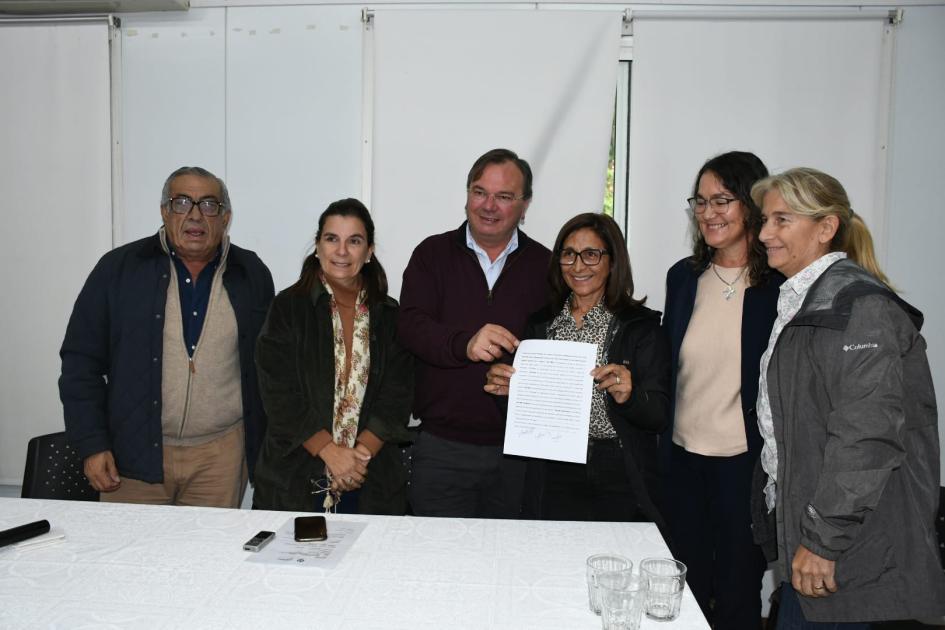 Firma de Convenio Social en Young Firma de Convenio Social en Young
