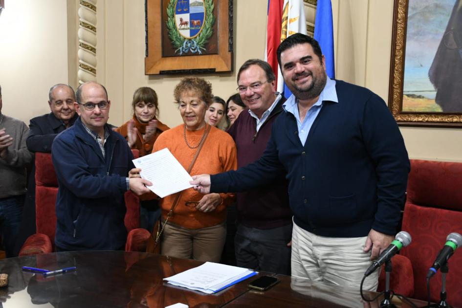 Firma de Convenios Sociales en Intendencia de Paysandú Firma de Convenios Sociales en Intendencia de Paysandú