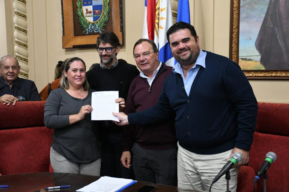 Firma de Convenios Sociales en Intendencia de Paysandú Firma de Convenios Sociales en Intendencia de Paysandú