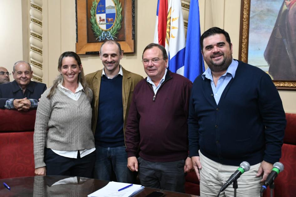 Firma de Convenios Sociales en Intendencia de Paysandú Firma de Convenios Sociales en Intendencia de Paysandú