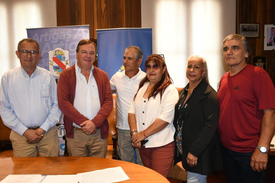 Firma de Convenios Sociales en Artigas Firma de Convenios Sociales en Artigas