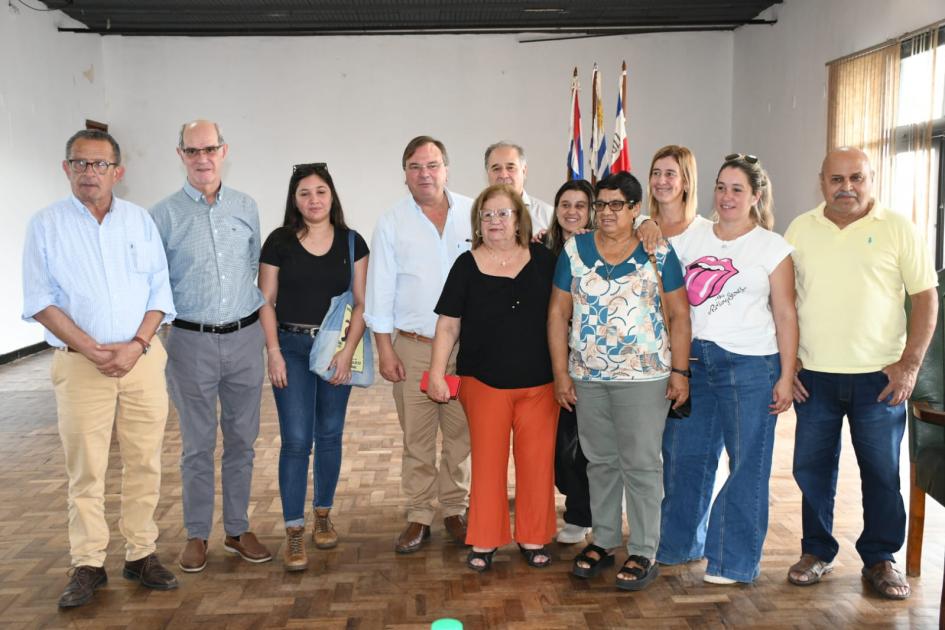 Firma de Convenios Sociales en Bella Unión Firma de Convenios Sociales en Bella Unión