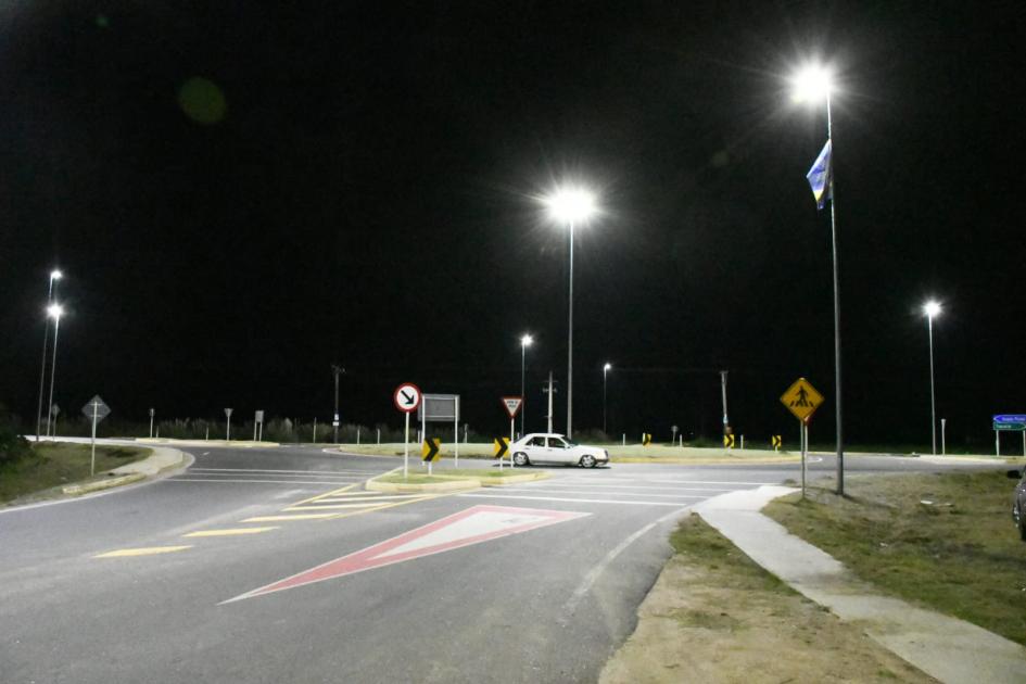 Inauguración de luminarias y obras sociales en Canelones