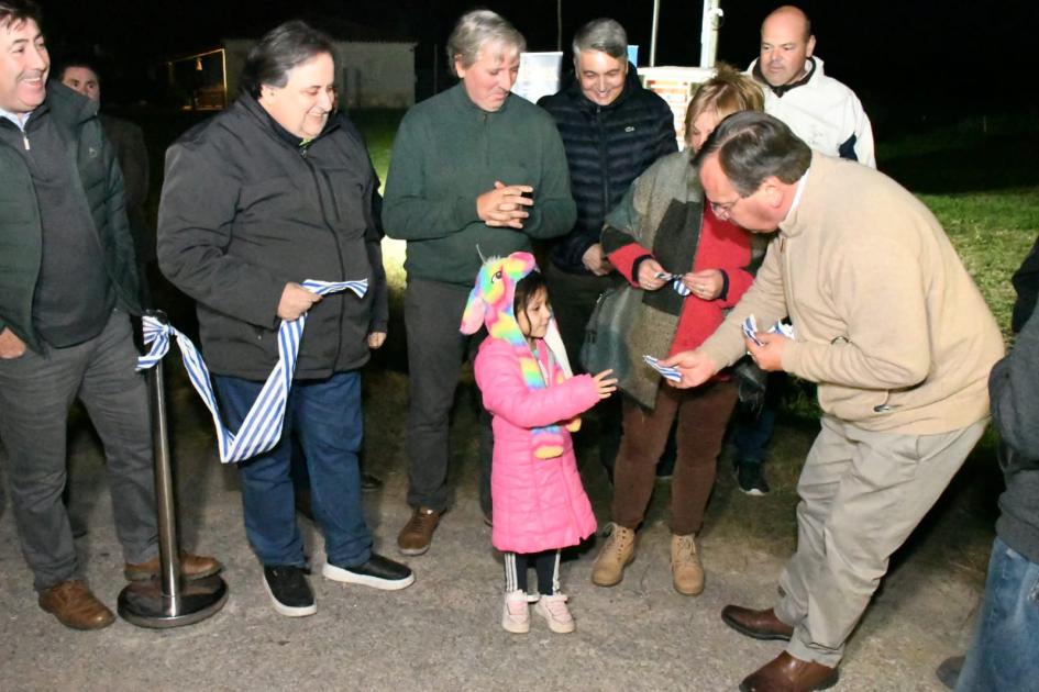 Inauguración de luminarias y obras sociales en Canelones