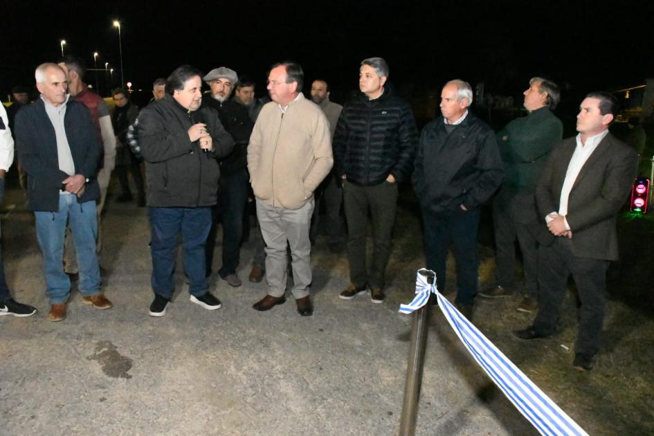 Inauguración de luminarias y obras sociales en Canelones