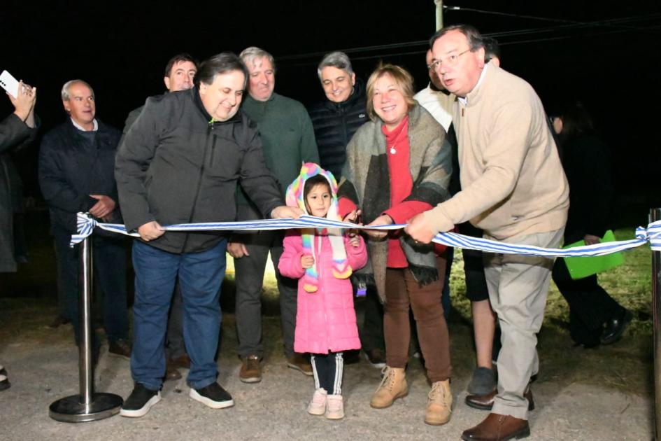 Inauguración de luminarias y obras sociales en Canelones