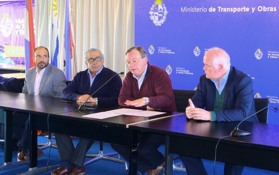 Firma de convenio entre MTOP y la Intendencia de Río Negro Firma de convenio entre MTOP y la Intendencia de Río Negro