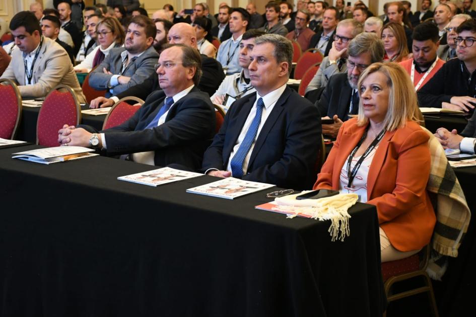 Encuentro de Protagonistas "Uruguay, negocios y desarrollo económico". Encuentro de Protagonistas "Uruguay, negocios y desarrollo económico".