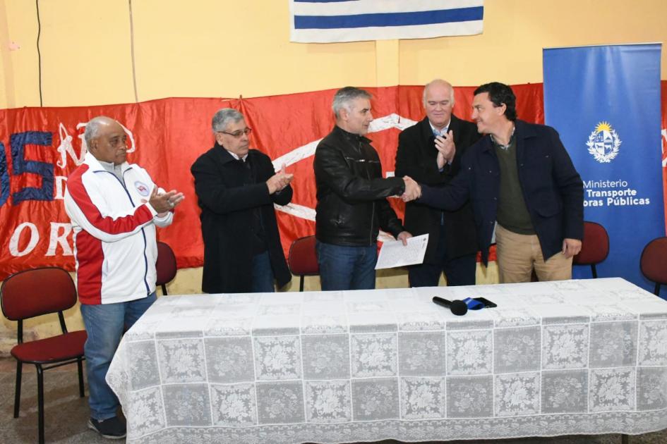 Firma de convenio social con Flores Fútbol Club Firma de convenio social con Flores Fútbol Club