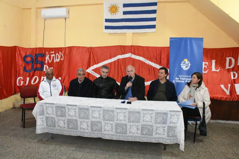 Firma de convenio social con Flores Fútbol Club Firma de convenio social con Flores Fútbol Club