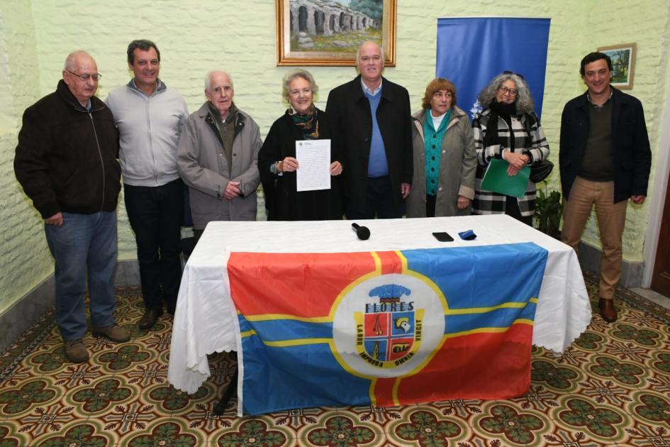 Firma de convenio social con Casa Residentes de Flores Firma de convenio social con Casa Residentes de Flores