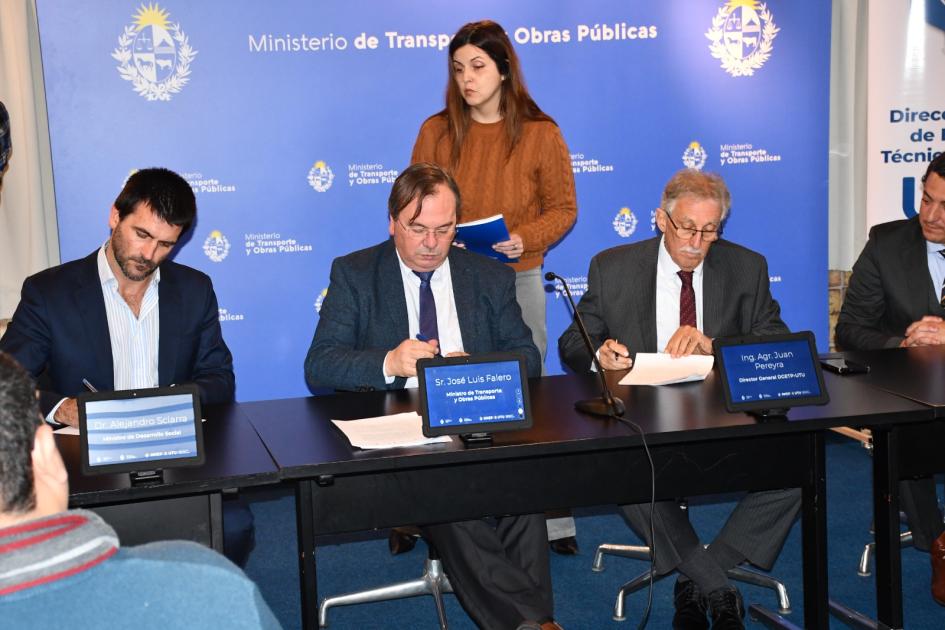 Firma de convenio entre MTOP, MIDES y UTU Firma de convenio entre MTOP, MIDES y UTU