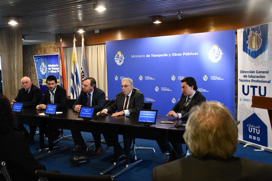 Firma de convenio entre MTOP, MIDES y UTU Firma de convenio entre MTOP, MIDES y UTU