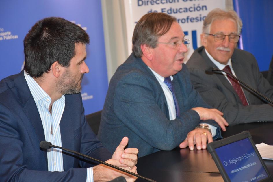 Firma de convenio entre MTOP, MIDES y UTU Firma de convenio entre MTOP, MIDES y UTU