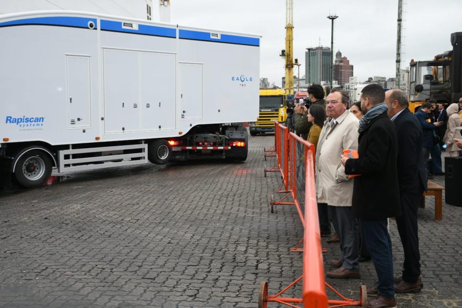 La Dirección Nacional de Aduanas recibe dos nuevos escáneres para control de mercadería La Dirección Nacional de Aduanas recibe dos nuevos escáneres para control de mercadería